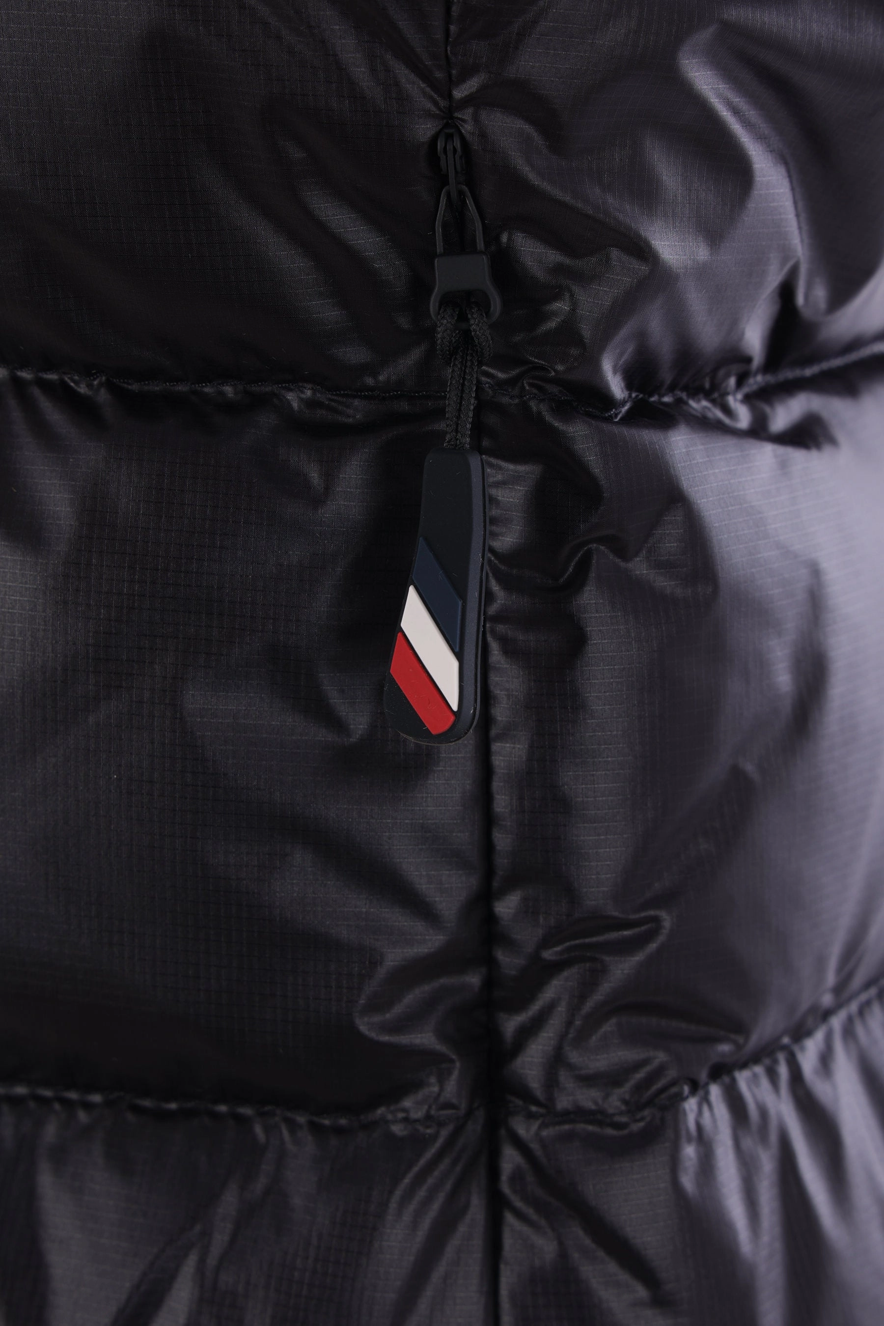 sleeveless down jacket in glossy nylon